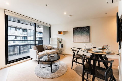 CBD 2-Bedroom With Balcony Near Attractions - Accommodation Melbourne 0