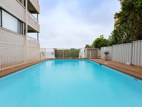 3 'Bangalee' 41 Soldiers Point Rd - Fantastic Waterfront Unit With Pool, WIFI & Chromecast - Accommodation Melbourne 1