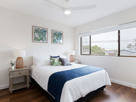 3 'Bangalee' 41 Soldiers Point Rd - Fantastic Waterfront Unit With Pool, WIFI & Chromecast - Accommodation Melbourne 3
