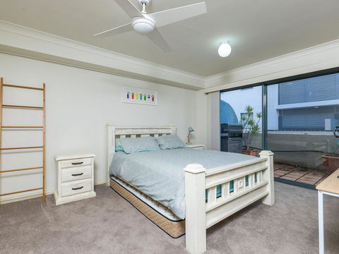 3 'Peninsula Waters', 2-4 Soldiers Point Rd - Beautiful Air Conditioned Unit With Pool, Lift & WIFI - Accommodation Melbourne 0