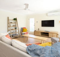 3 Bedroom Apartment Minutes from Main Beach - Accommodation Melbourne