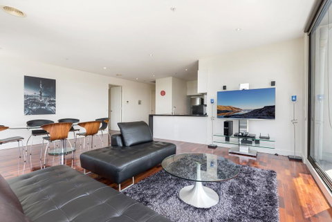 3-Bed Apartment With Parking Near Parks And Dining - Accommodation Melbourne 0
