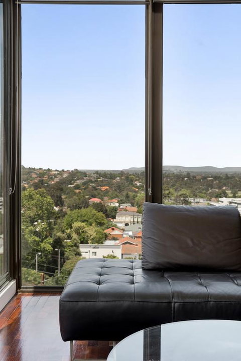 3-Bed Apartment With Parking Near Parks And Dining - Accommodation Melbourne 3