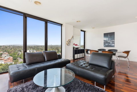 3-Bed Apartment With Parking Near Parks And Dining - Accommodation Melbourne 1