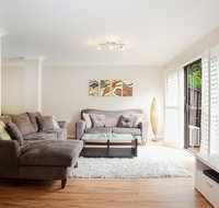 3-Bed Home with BBQ Patio near Parks and Playgrounds