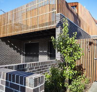 3-Bed House With Rooftop and Parking Near Yarra Park - Accommodation Melbourne