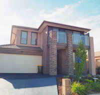 4 Bed 2 And A Half Bath Luxury Villa in Point Cook - Accommodation Melbourne