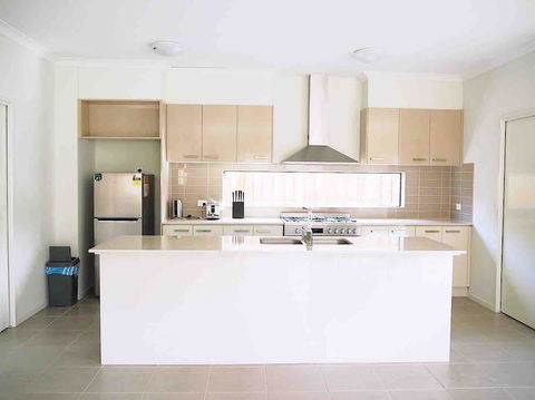 4 Bed 2 And A Half Bath Luxury Villa In Point Cook - Accommodation Melbourne 1