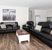 4 Bedroom Inner City Townhouse - SLEEPS 9  - Accommodation Melbourne