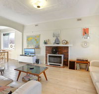 4 MONTROSE AVE - retro home in the heart of town - Accommodation Melbourne