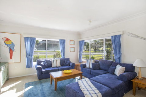 45 Golf Ave - Superb Location - Accommodation Melbourne 1