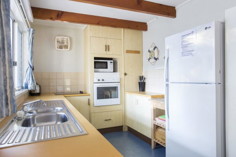 45 Golf Ave - Superb Location - Accommodation Melbourne 2