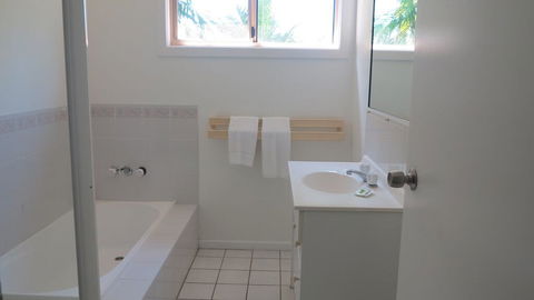 47 Yates St Nelly Bay - Accommodation Melbourne 1