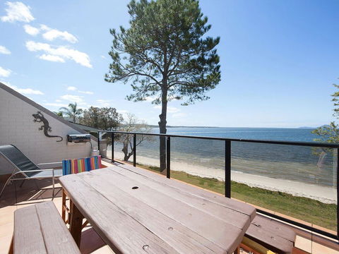 5 'Casuarina's ' 33 Soldiers Point Road - Superb Waterfront Unit - Accommodation Melbourne 1