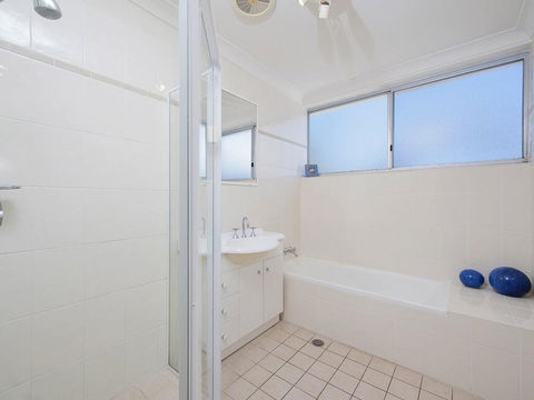 5 'Casuarina's ' 33 Soldiers Point Road - Superb Waterfront Unit - Accommodation Melbourne 2