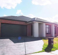 5 Bed 2 Bath big house - Accommodation Melbourne