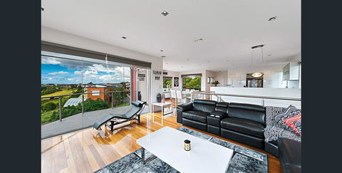 5 Star Gowanbrae Views - Accommodation Melbourne 2
