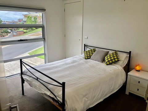 5 Star Gowanbrae Views - Accommodation Melbourne 0