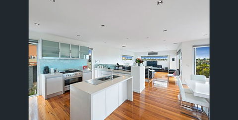 5 Star Gowanbrae Views - Accommodation Melbourne 1