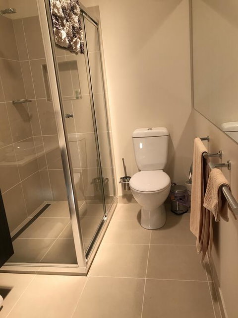 5 Star Room With Own Bathroom - Singles, Couples, Families Or Executives - Accommodation Melbourne 2