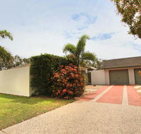 6 Petrie Ave Marcoola Pet Friendly Linen supplied - Accommodation Melbourne