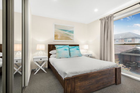6-bed Oceanfront House With Jacuzzi, Games, Parking - Accommodation Melbourne 1