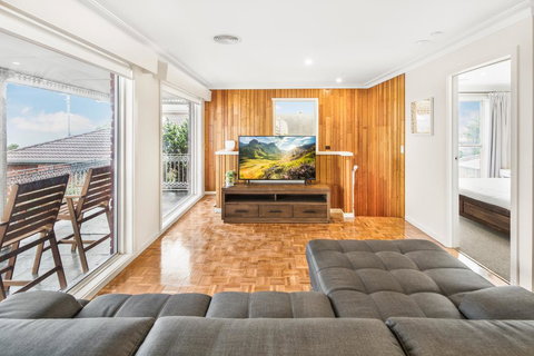 6-bed Oceanfront House With Jacuzzi, Games, Parking - Accommodation Melbourne 0