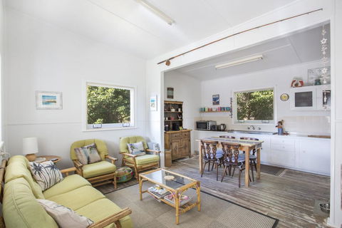 681 Murramarang Rd - Retro Beach Cottage - Accommodation Melbourne 2