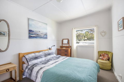 681 Murramarang Rd - Retro Beach Cottage - Accommodation Melbourne 3