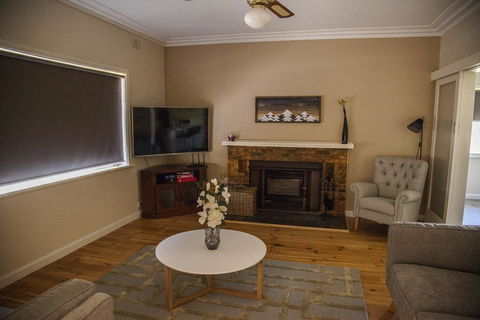 725 Myrtleford-Yackandandah Road - Accommodation Melbourne 2