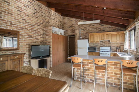 75 River Rd - Tabourie Hideaway - Accommodation Melbourne 2
