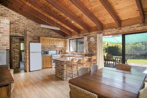 75 River Rd - Tabourie Hideaway - Accommodation Melbourne 0