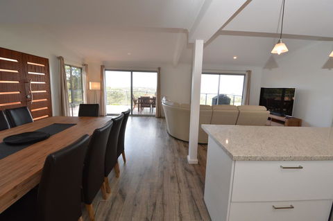 91 Berrambool Drive - Accommodation Melbourne 1