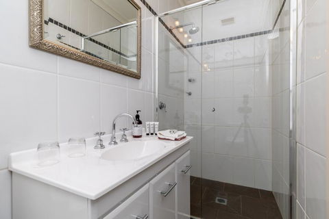 94Best Apartments - Accommodation Melbourne 0