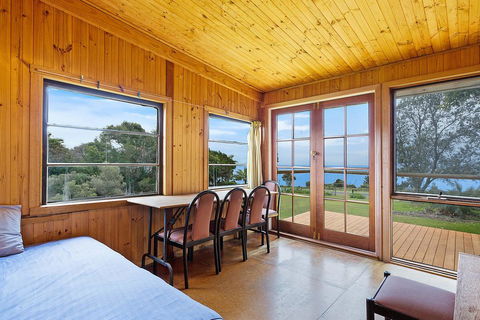 98 Ocean Parade - Rustic Log Cabin - Accommodation Melbourne 3