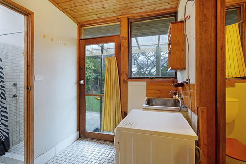 98 Ocean Parade - Rustic Log Cabin - Accommodation Melbourne 1