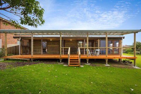 98 Ocean Parade - Rustic Log Cabin - Accommodation Melbourne 0