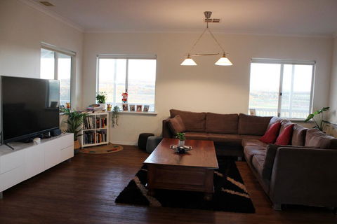 A Better Life Animal Sanctuary FarmStay - Private Two-Bedrooms, Lounge Room & Bathroom & Toilet, Shared Kitchen - Accommodation Melbourne 3