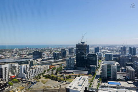 A Cozy CBD Suite With Spectacular City Views - Accommodation Melbourne 2