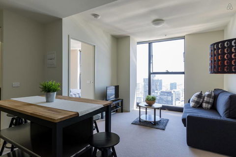A Cozy CBD Suite With Spectacular City Views - Accommodation Melbourne 0