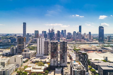 A PERFECT STAY - Adam + Eve - 2 Bedroom Luxury Apartment In Eve Tower - Accommodation Melbourne 0