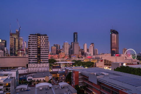 A PERFECT STAY - Adam + Eve - 2 Bedroom Luxury Apartment In Eve Tower - Accommodation Melbourne 1