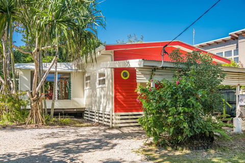 A SWEET ESCAPE - Beachcombers Cottage Beachfront - Accommodation Melbourne 0