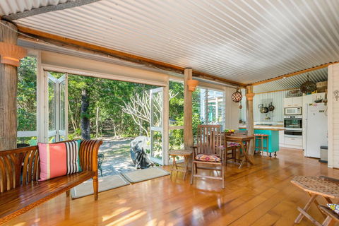 A SWEET ESCAPE - Beachcombers Cottage Beachfront - Accommodation Melbourne 1