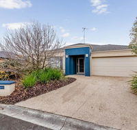 A TOUCH OF CLASS - PET FRIENDLY OUTSIDE ONLY - Melbourne 4u