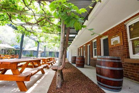 Abermain Hotel - Accommodation Melbourne 0