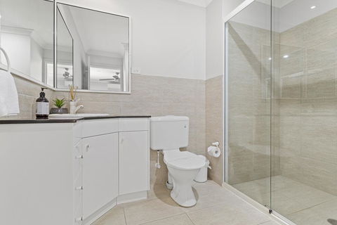Above And Beyond - Beautiful Home With Pool - Accommodation Melbourne 3
