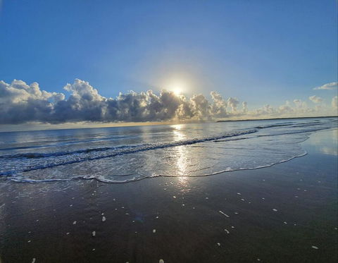 ABSOLUTE BEACH FRONT MACKAY - Comfort Resort Blue Pacific - Accommodation Melbourne 0