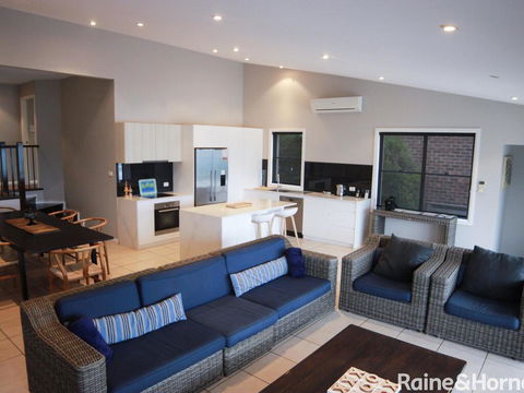 Absolutely Avoca - 114a Avoca Drive, Avoca Beach - Accommodation Melbourne 2
