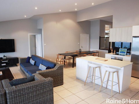 Absolutely Avoca - 114a Avoca Drive, Avoca Beach - Accommodation Melbourne 3